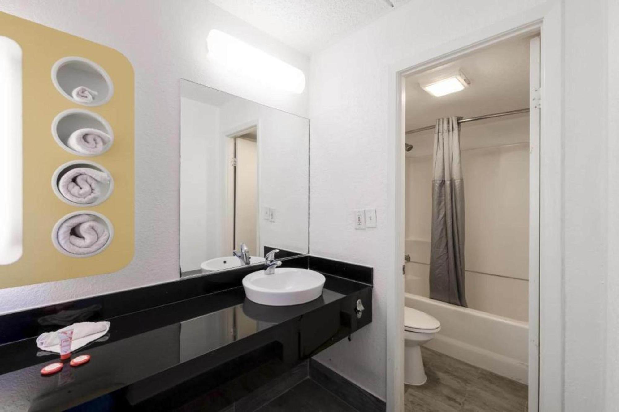 Oyo Hotel Houston Katy Freeway Екстер'єр фото