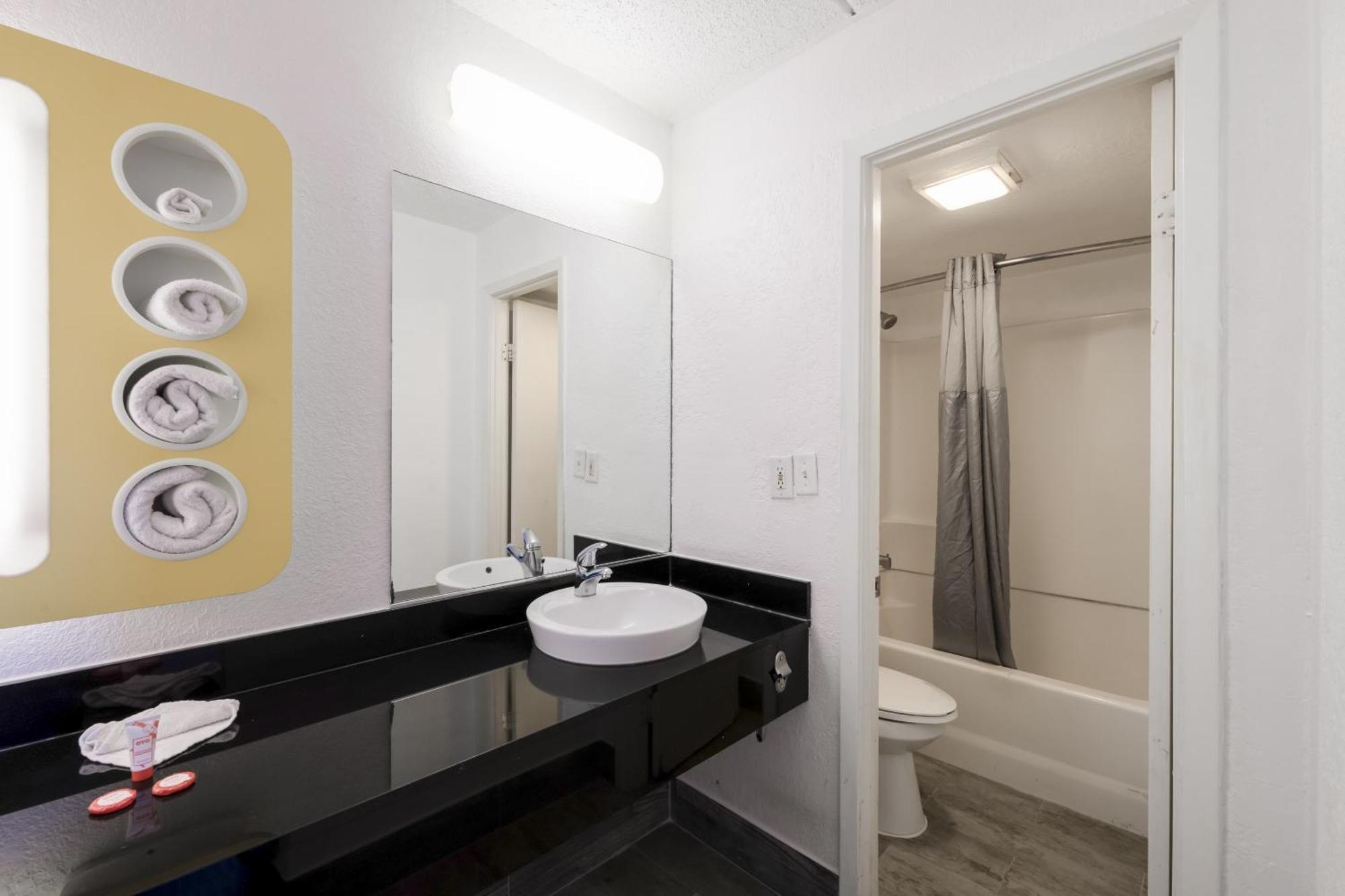 Oyo Hotel Houston Katy Freeway Екстер'єр фото