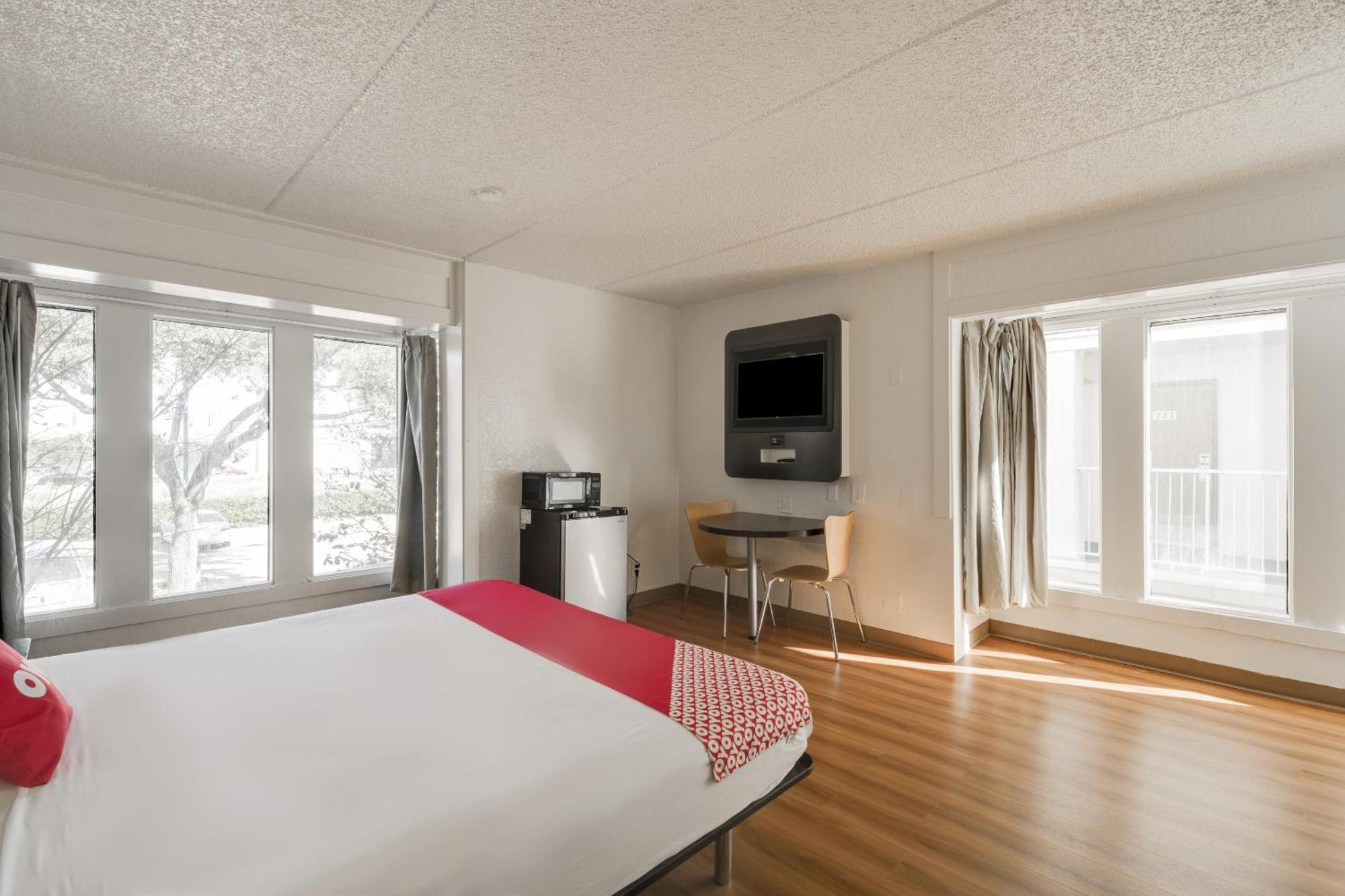Oyo Hotel Houston Katy Freeway Екстер'єр фото